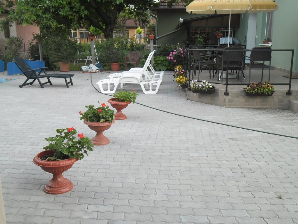 Attila Vendeghaz Tapioszentmarton Hotel Exterior photo